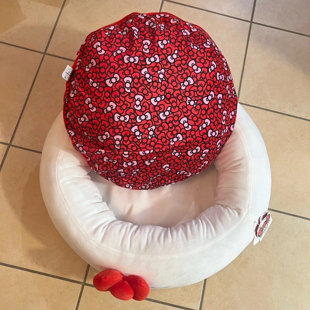 ⚡️Hello Kitty by Sanrio Dog Bed - Small